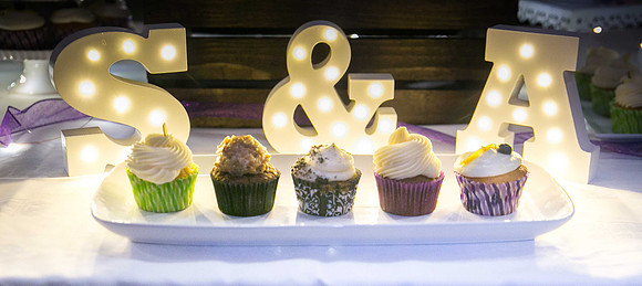 Minneapolis Wedding Photography | Munch Munch Cupcakes