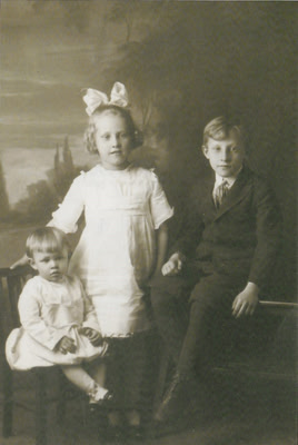 A black and white portrait of three siblings taken in 1920