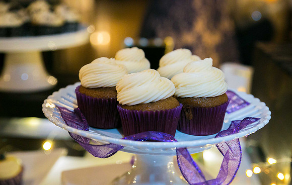 Minneapolis Wedding Photography | Munch Munch Cupcakes